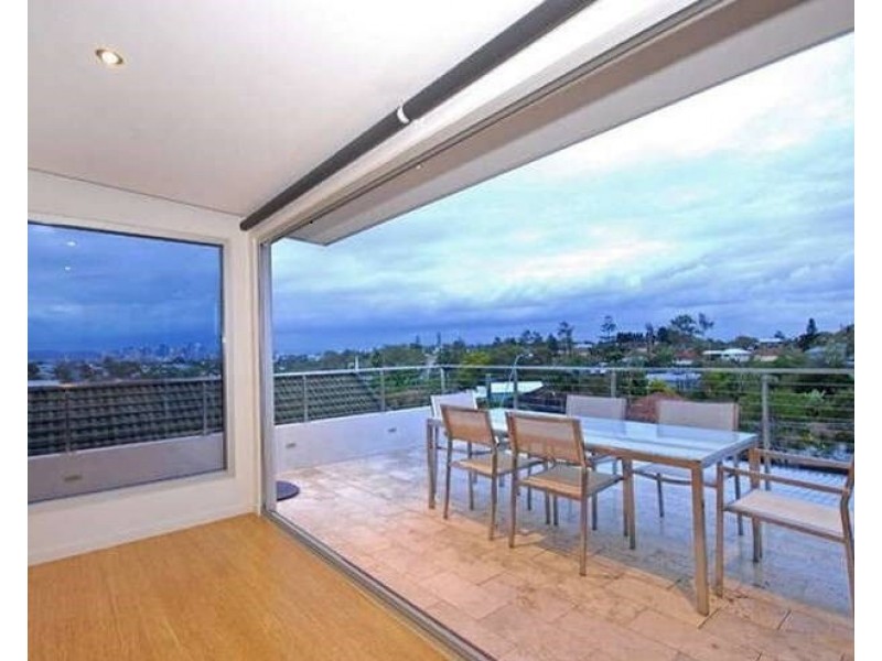 12 Russell Avenue, Norman Park QLD 4170