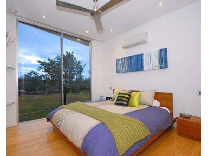 12 Russell Avenue, Norman Park QLD 4170