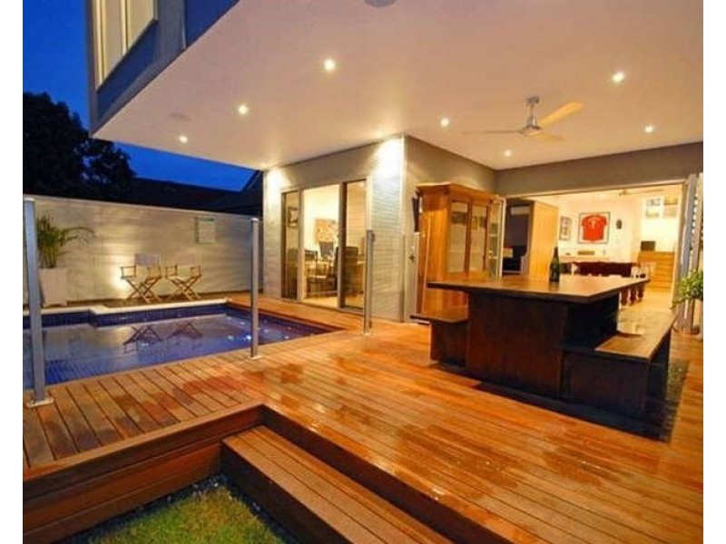 12 Russell Avenue, Norman Park QLD 4170