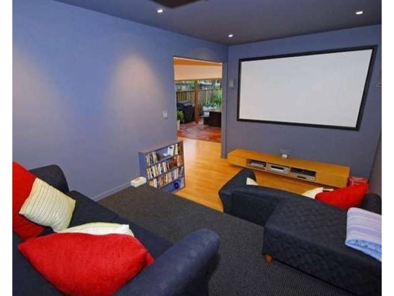12 Russell Avenue, Norman Park QLD 4170