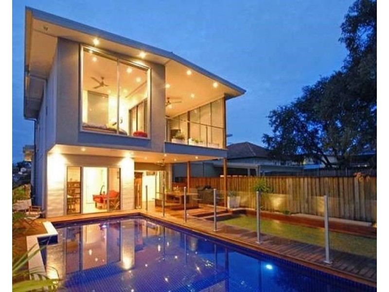 12 Russell Avenue, Norman Park QLD 4170