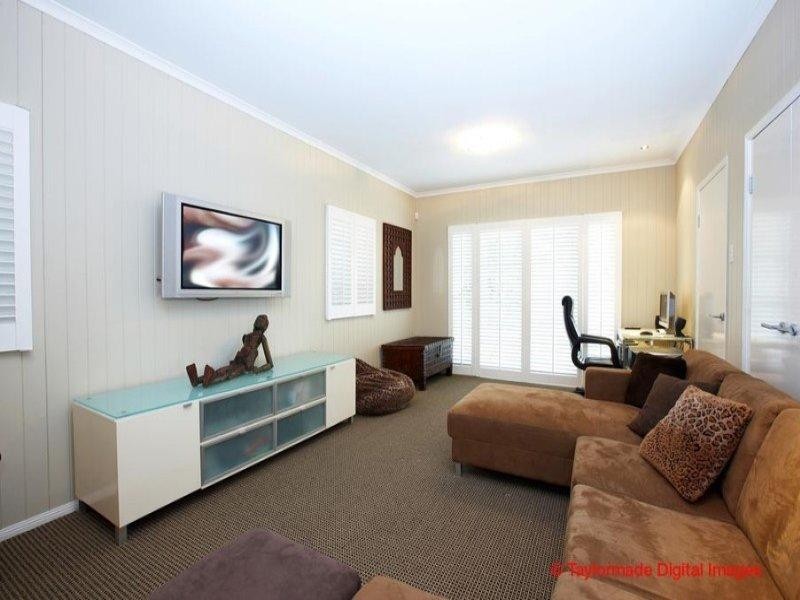 64 Amy Street, Hawthorne QLD 4171