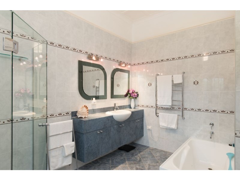 8 Spica Street, Coorparoo QLD 4151