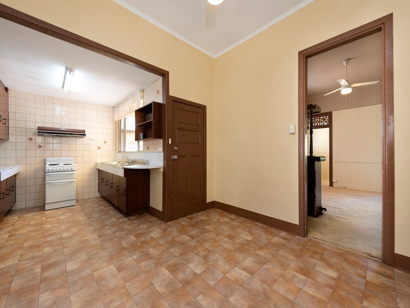 18 Heath Street, East Brisbane QLD 4169