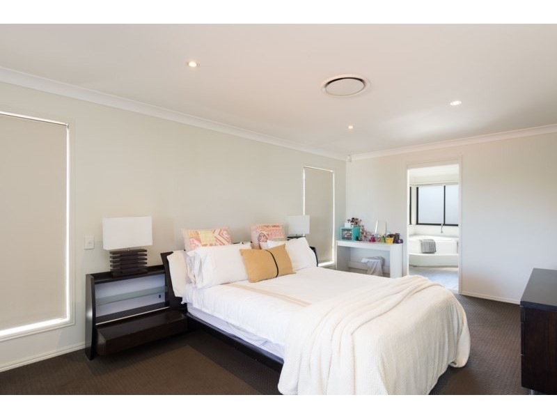6 John Street, Manly West QLD 4179