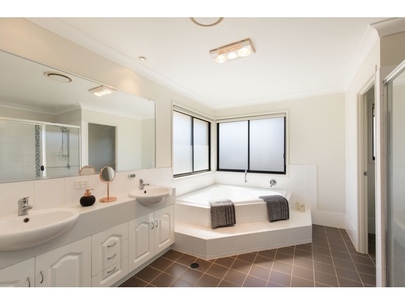6 John Street, Manly West QLD 4179