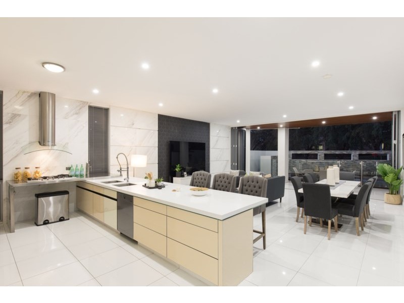 23 Bulimba Parade, Bulimba QLD 4171