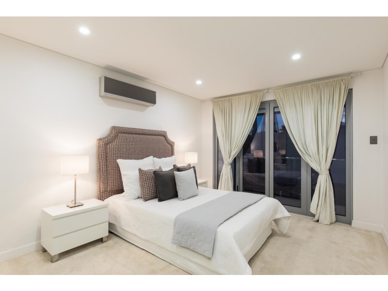 23 Bulimba Parade, Bulimba QLD 4171