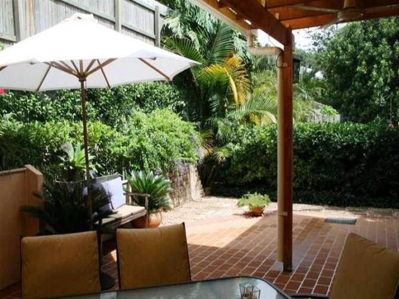 2/12 Norman Avenue, Norman Park QLD 4170