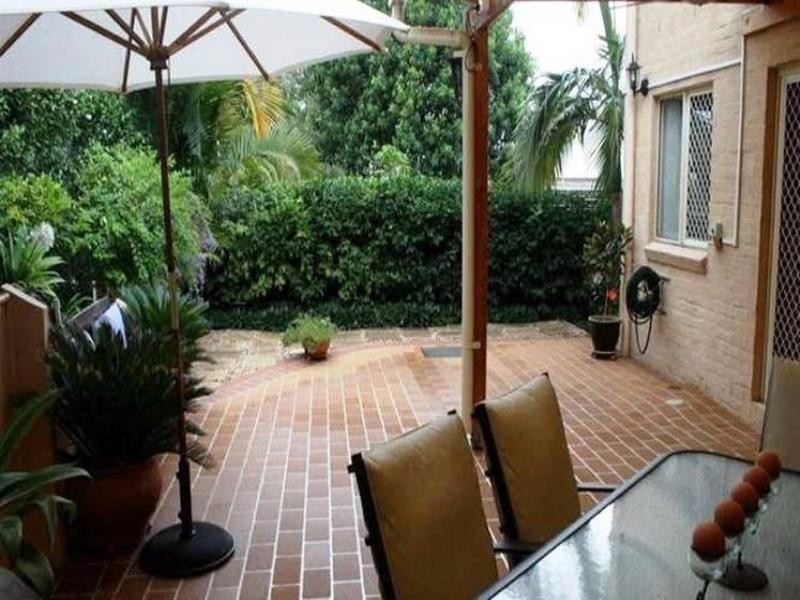 2/12 Norman Avenue, Norman Park QLD 4170