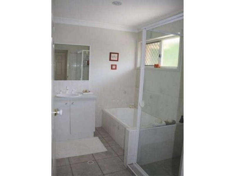 2/12 Norman Avenue, Norman Park QLD 4170