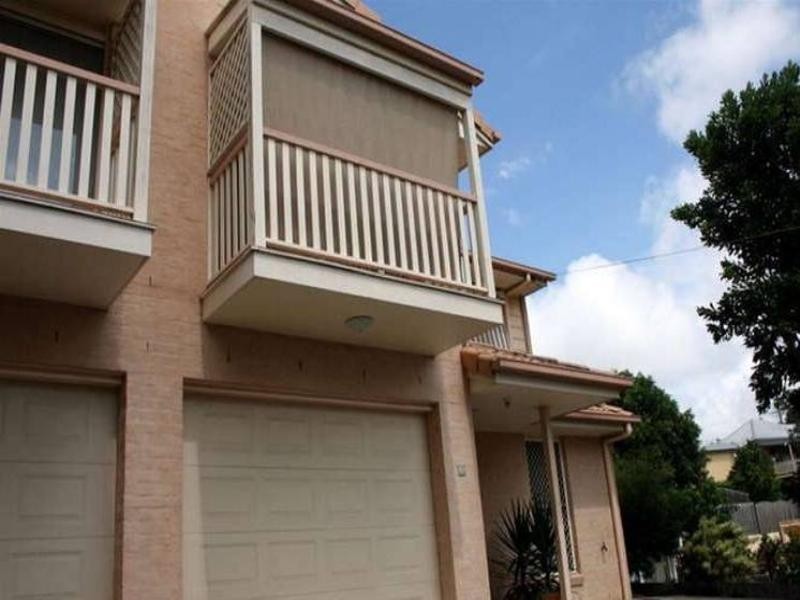 2/12 Norman Avenue, Norman Park QLD 4170