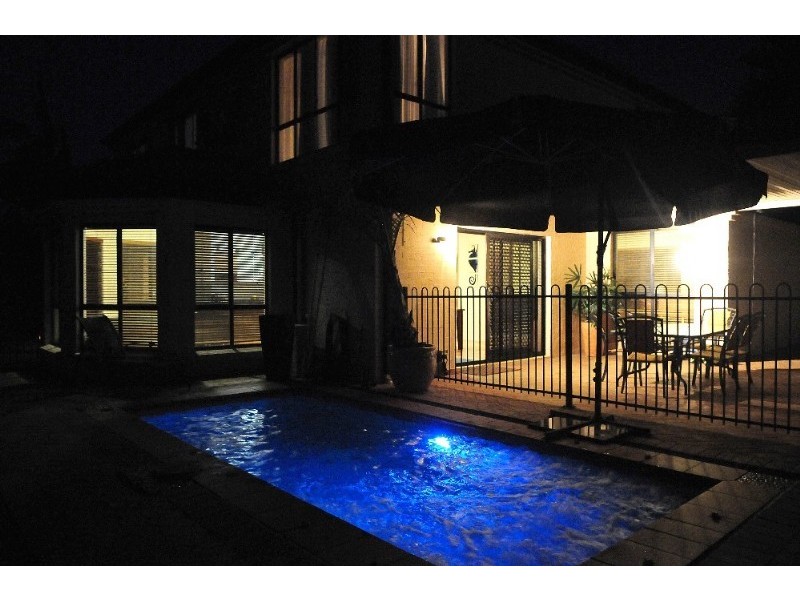 99 Cribb Road, Carindale QLD 4152