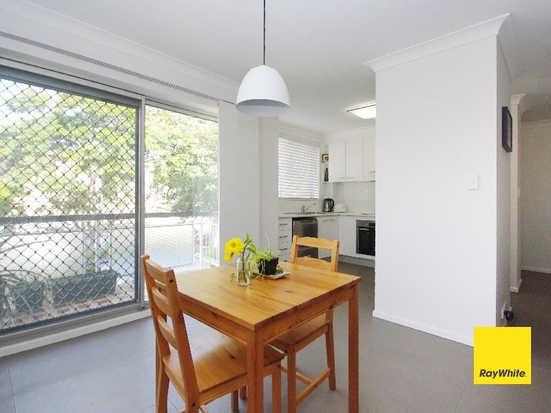 1/44 Kitchener Street, Coorparoo QLD 4151