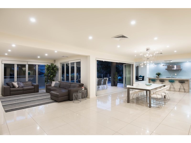 33 Aaron Avenue, Hawthorne QLD 4171