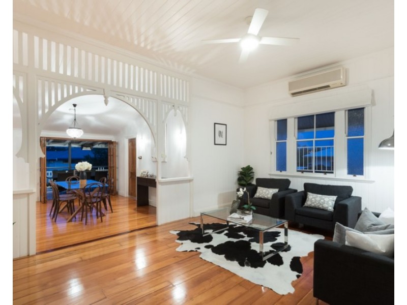 92 Macrossan Avenue, Norman Park QLD 4170