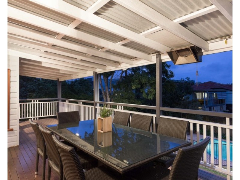 92 Macrossan Avenue, Norman Park QLD 4170