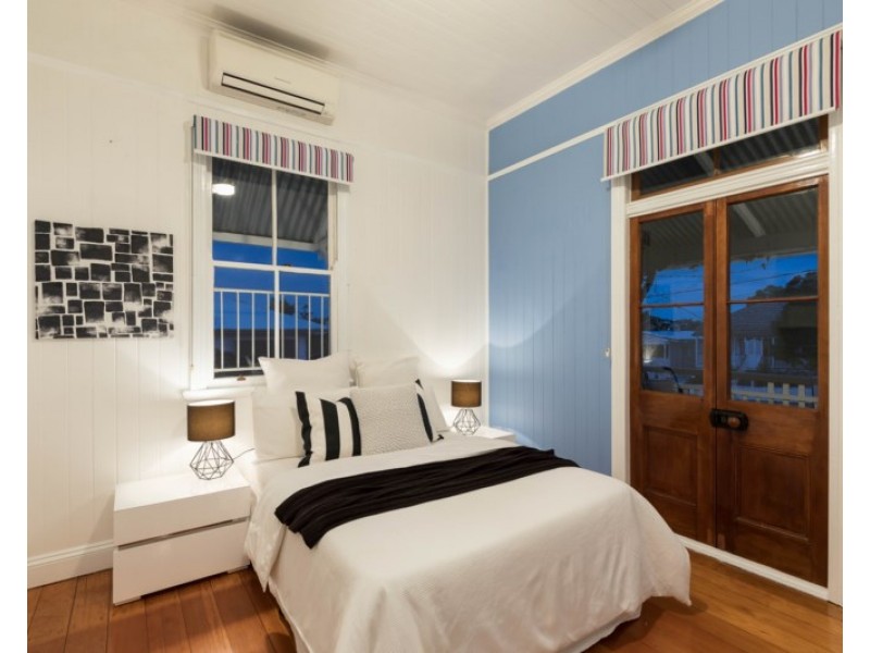 92 Macrossan Avenue, Norman Park QLD 4170