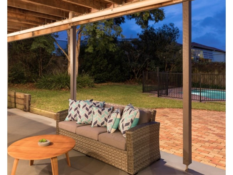 92 Macrossan Avenue, Norman Park QLD 4170