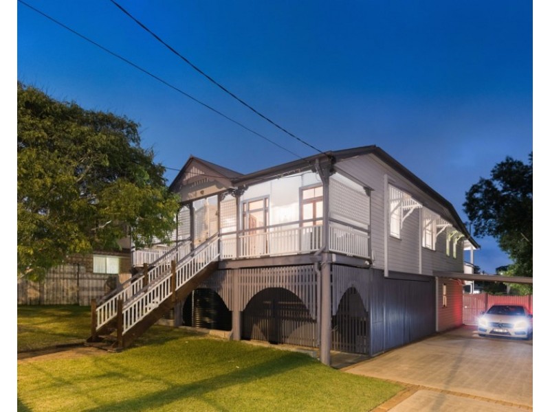 92 Macrossan Avenue, Norman Park QLD 4170