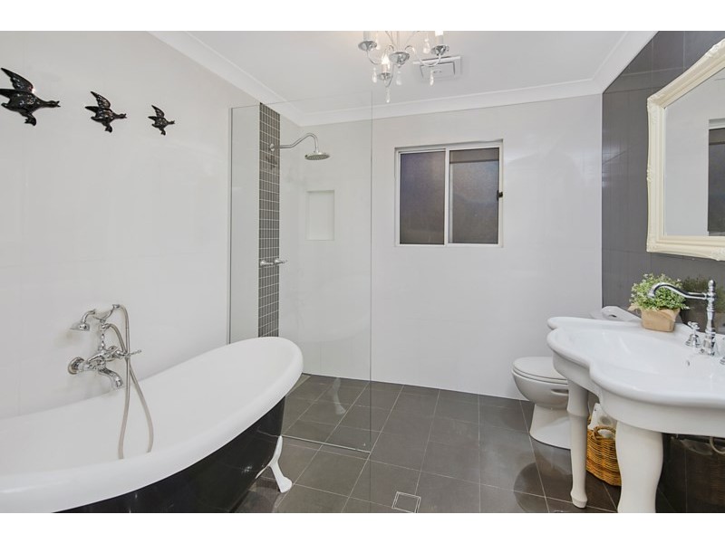 46 Miles Street, Hawthorne QLD 4171