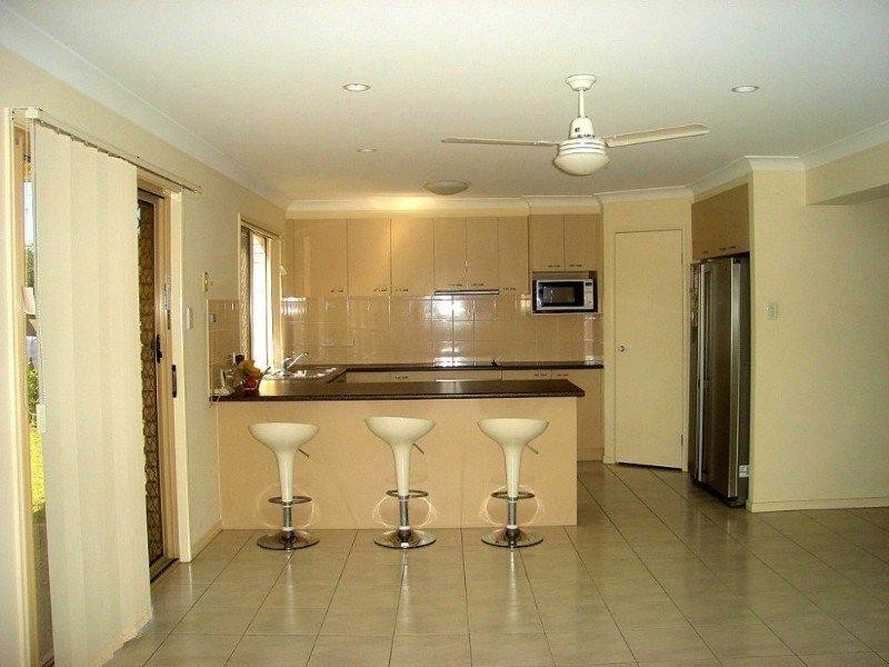 16 Holland Place, Carindale QLD 4152