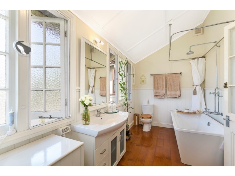 95 Thynne Avenue, Norman Park QLD 4170