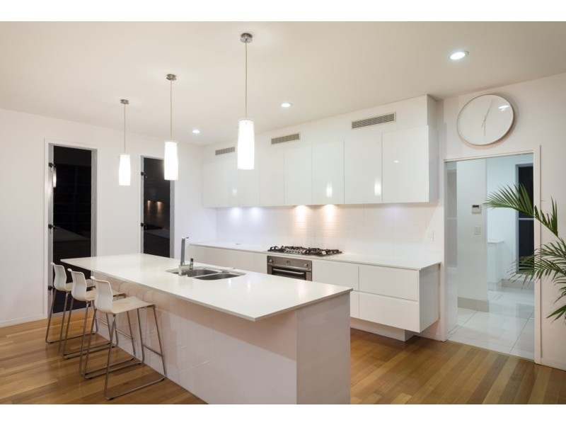 27 Aaron Avenue, Hawthorne QLD 4171