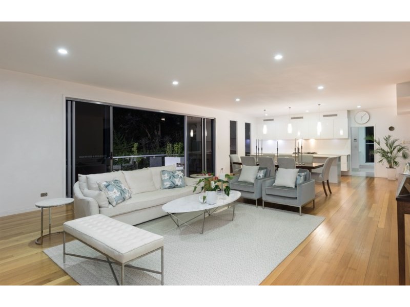 27 Aaron Avenue, Hawthorne QLD 4171