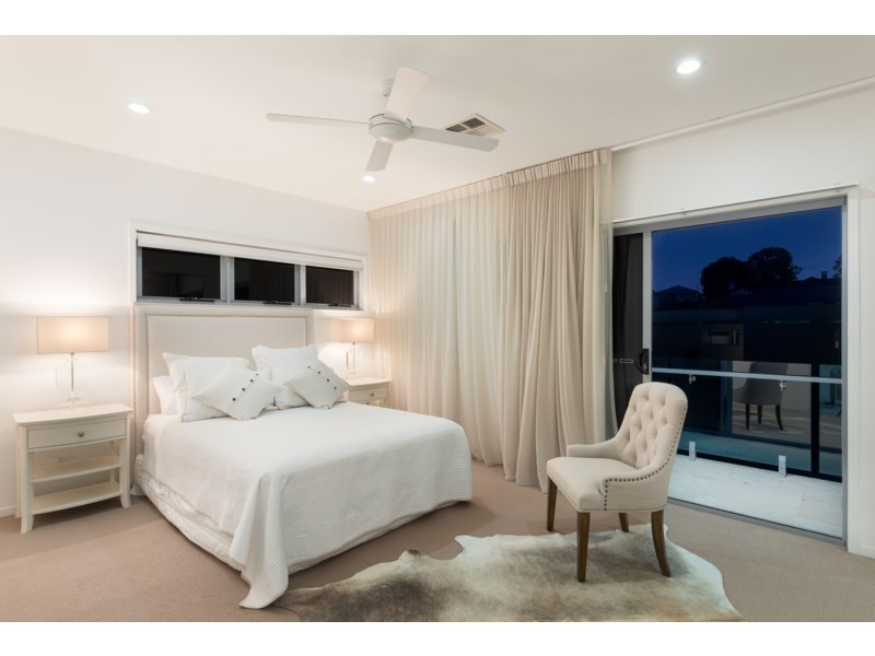 27 Aaron Avenue, Hawthorne QLD 4171