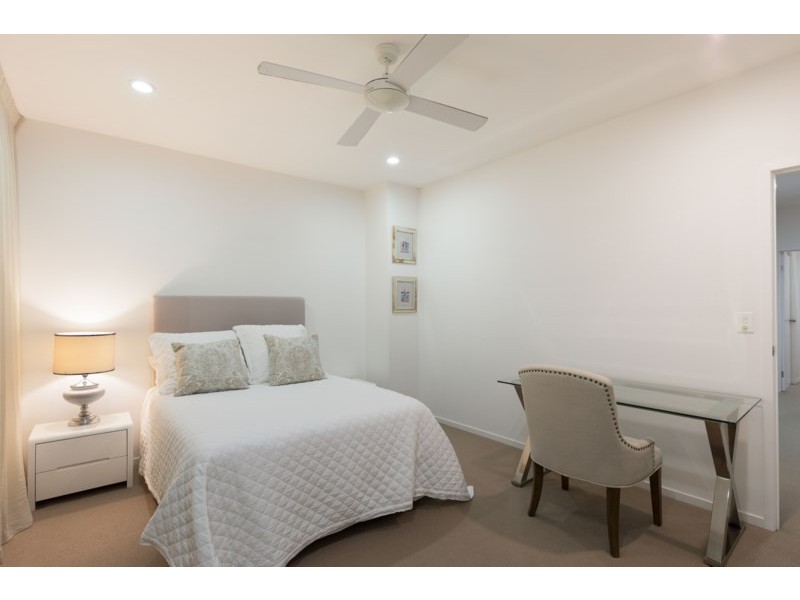 27 Aaron Avenue, Hawthorne QLD 4171