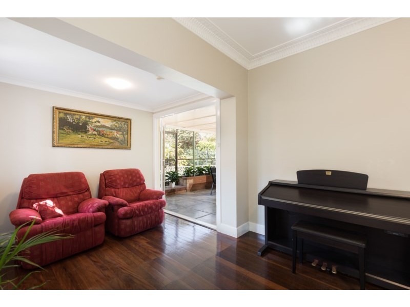 42 Emma Street, Holland Park West QLD 4121