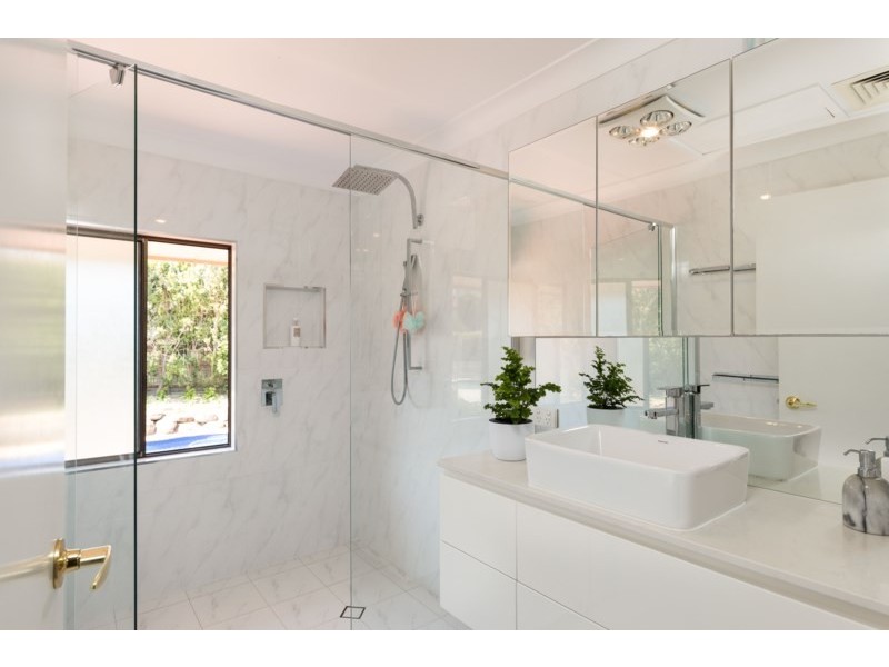 42 Emma Street, Holland Park West QLD 4121