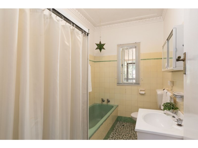 42 Emma Street, Holland Park West QLD 4121