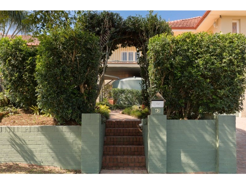 42 Emma Street, Holland Park West QLD 4121