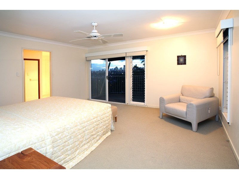 19 Dilkera Street, Balmoral QLD 4171