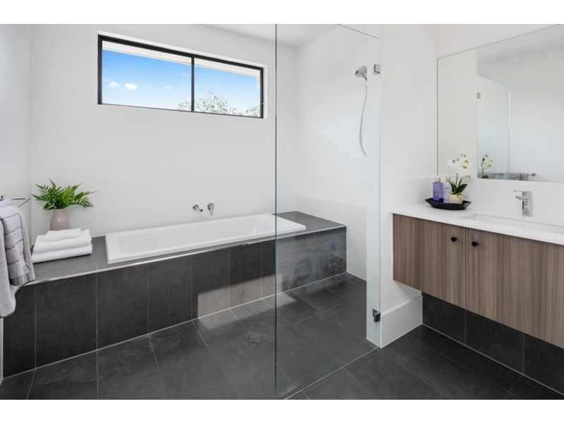 19 Brinawa Street, Camp Hill QLD 4152