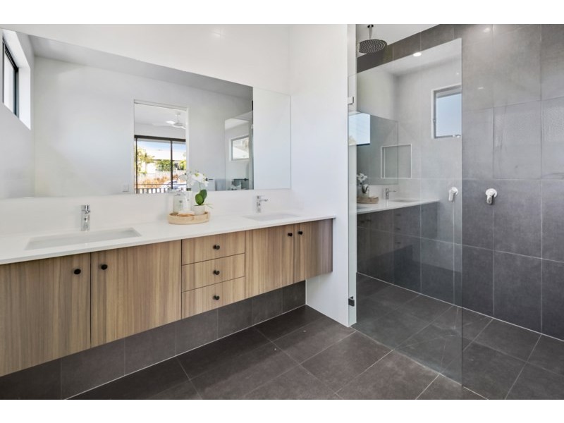 19 Brinawa Street, Camp Hill QLD 4152