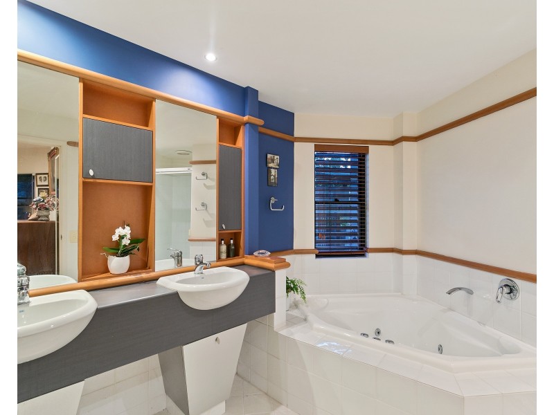 138 Sirius Street, Coorparoo QLD 4151