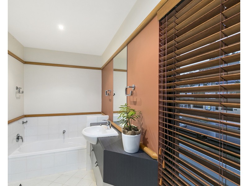 138 Sirius Street, Coorparoo QLD 4151