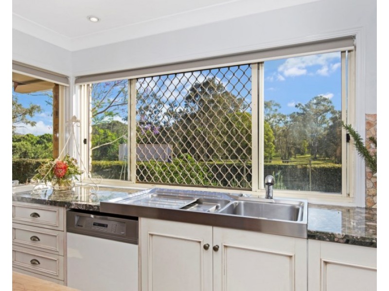 113 Cadogan Street, Carindale QLD 4152