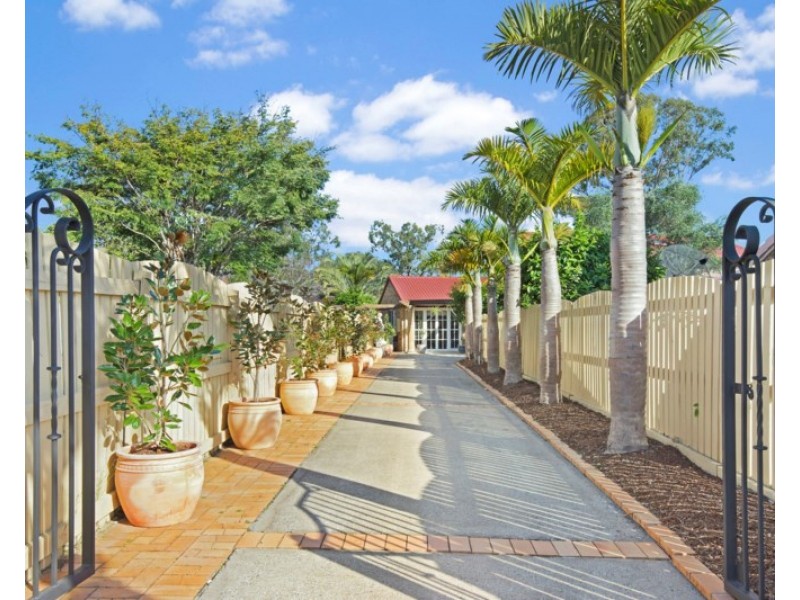 113 Cadogan Street, Carindale QLD 4152