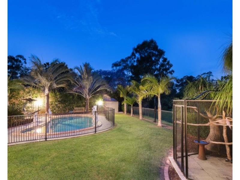 113 Cadogan Street, Carindale QLD 4152