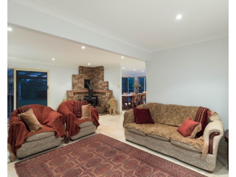 113 Cadogan Street, Carindale QLD 4152