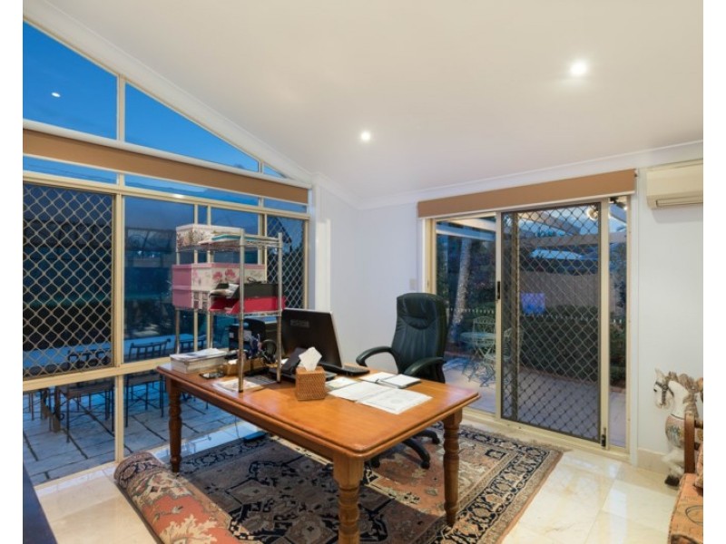 113 Cadogan Street, Carindale QLD 4152