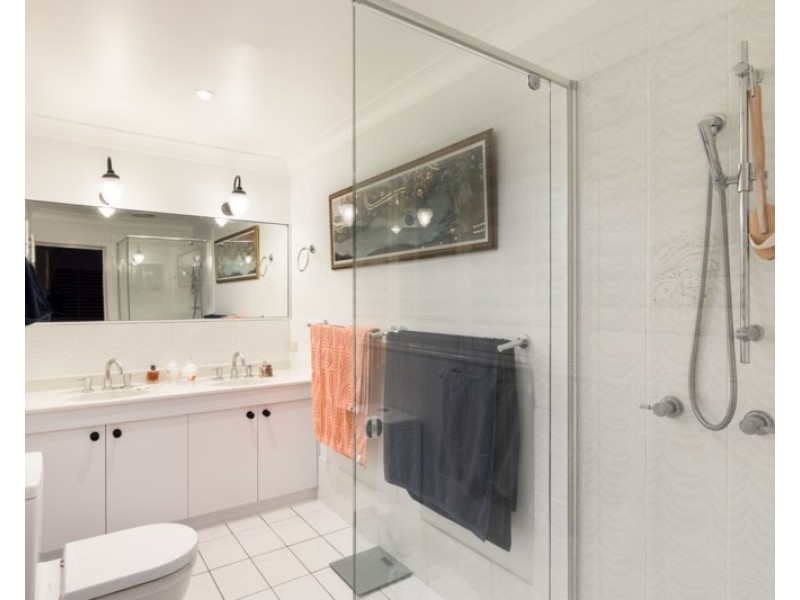 113 Cadogan Street, Carindale QLD 4152