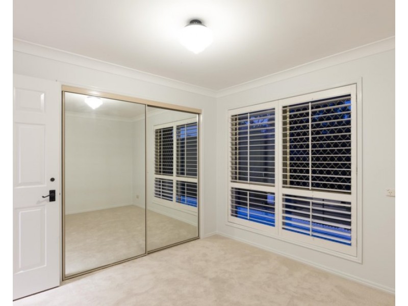 113 Cadogan Street, Carindale QLD 4152