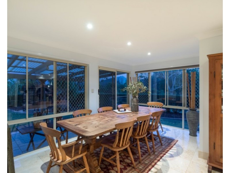 113 Cadogan Street, Carindale QLD 4152