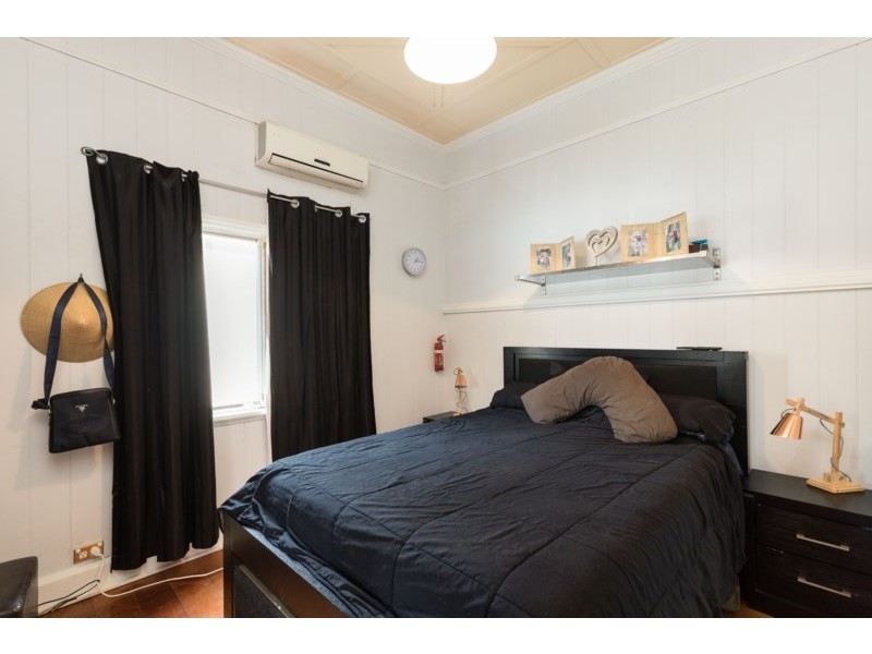 19 Neville Street, Kangaroo Point QLD 4169