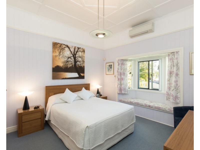 8 Spica Street, Coorparoo QLD 4151